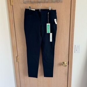 *NWT Old Navy Pixie Pants - 8 Regular